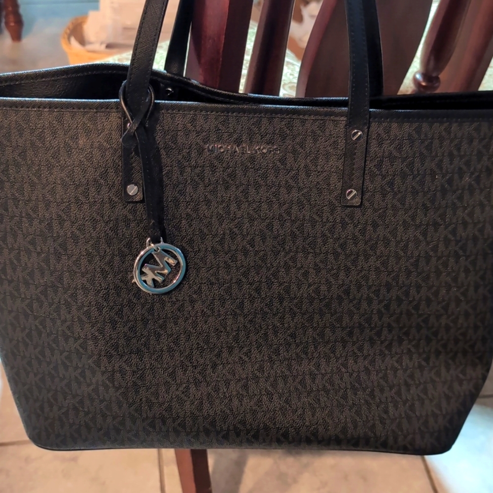 Large , Micheal kors tote bag